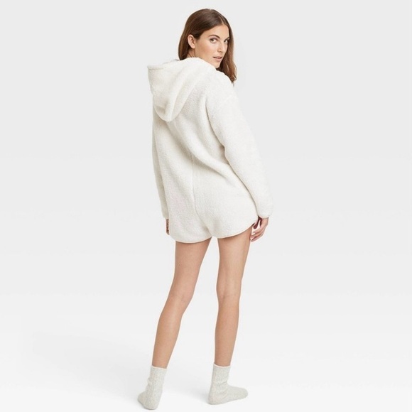 Colsie White Fuzzy Pajama Romper XS Cozy Hooded Metallic Lounge One-Piece - Picture 3 of 8